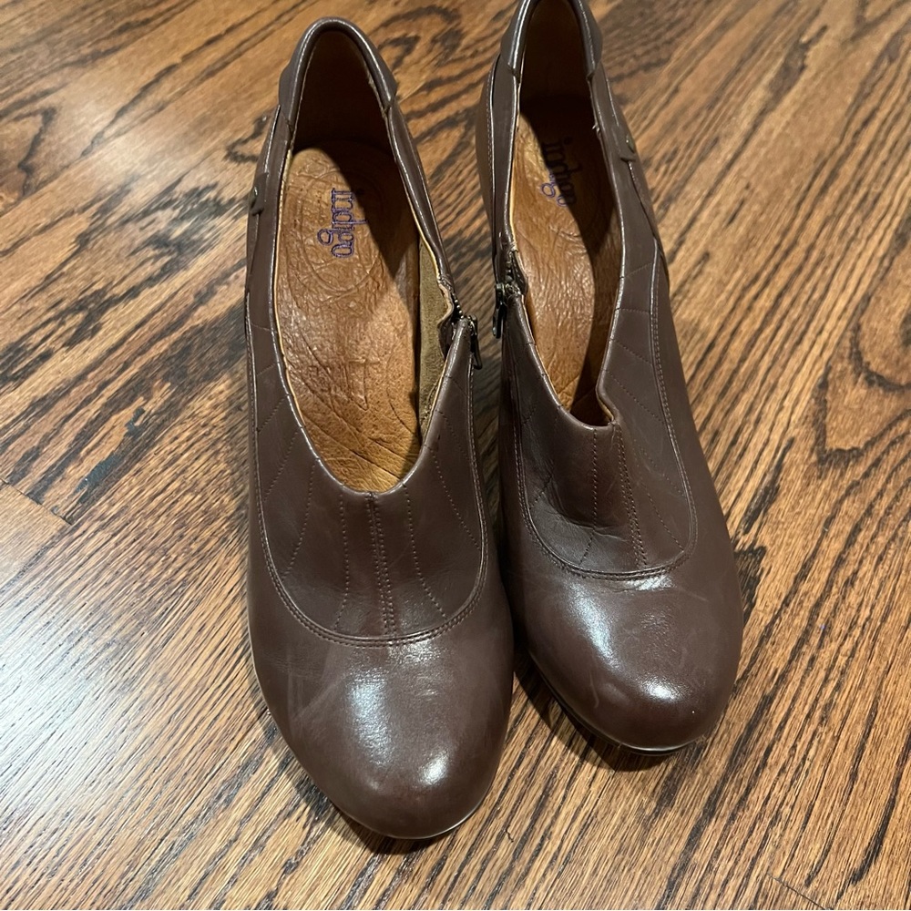 Indigo by Clark’s, size 10. Brown leather pumps